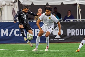 04192025_INDvCHS_m3028